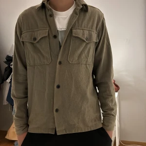 Jack n Jones premium overshirt  - Säljer den då den aldrig kommer till användning 
