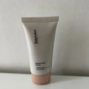 Radiant Skin Primer BeautyAct - Radiant Skin Primer från BeautyAct by Kicks. Endast testat den en gång💗