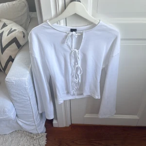 Vit långärmad topp från Gina - Fint skick!