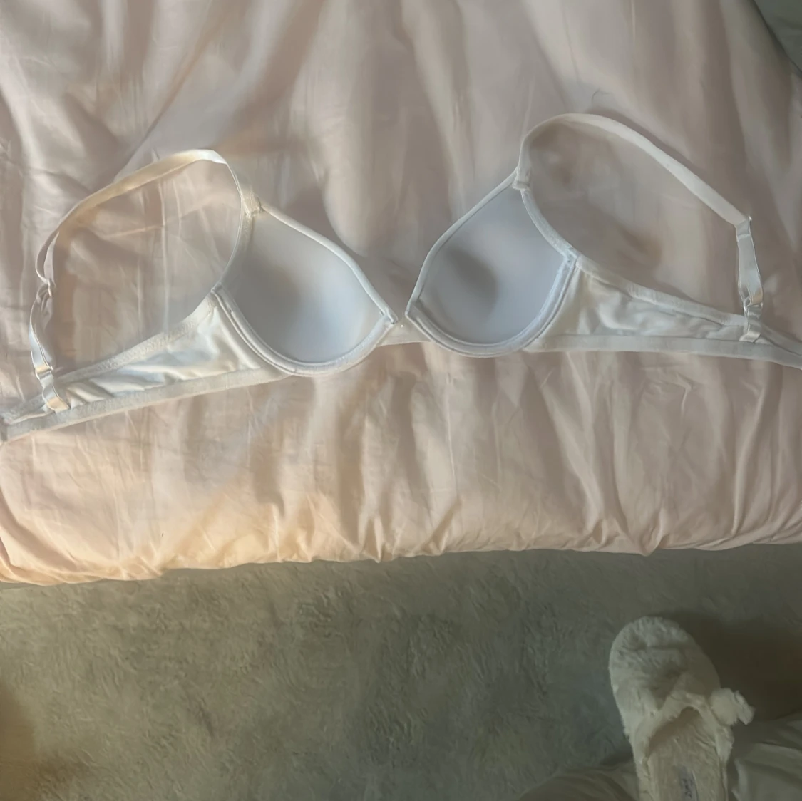 Vit vadderad bh med rosett - 1