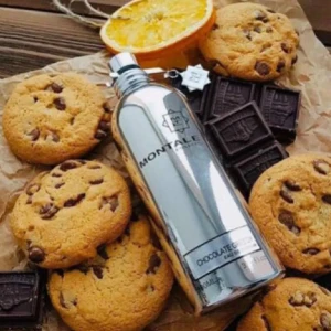 Montale Chocolate greedy  - Montale chocolate greedy, luktar exakt som marabou apelsin krokant eller romerska bågar. Pudrig choklad och vaniljdoft som sitter i dagar! Endast testsprut tagen. Säljer då jag aldrig sträcker mig efter den 
