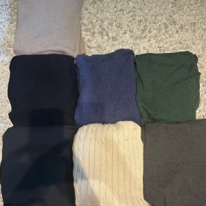 5 st tröjor - Jag säljer 5 st tröjor i olika material. Hör av er vid frågorna med mera!!