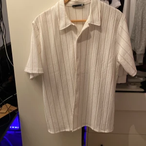 Linne Skorta - Sälj då den inte användas , gillade inte materialet samt passar inte min kroppsform mvh 