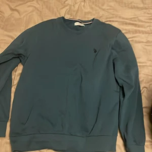  us polo tröja bra pris och snabb leverans! - Storlek L passar också med M 