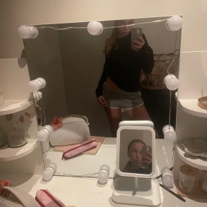 Svart stickad tröja - Superfin svart tunn stickad tröja. Passar med allt och är superskön.