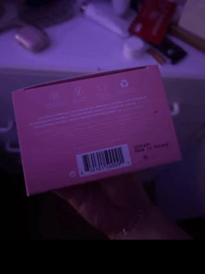 Ariana grande parfym - Säljer min ariana grande parfym i doften mood blush då jag inte använder den, det är 30 ml men har använt den ett få tal gånger så kanske är 25+ ml kvar 