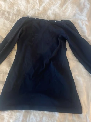 Konståknings tröja - Konståknings tröja från Bolero. Jätte fin svart tröja. Stl M i barn. Pris kan diskuteras.