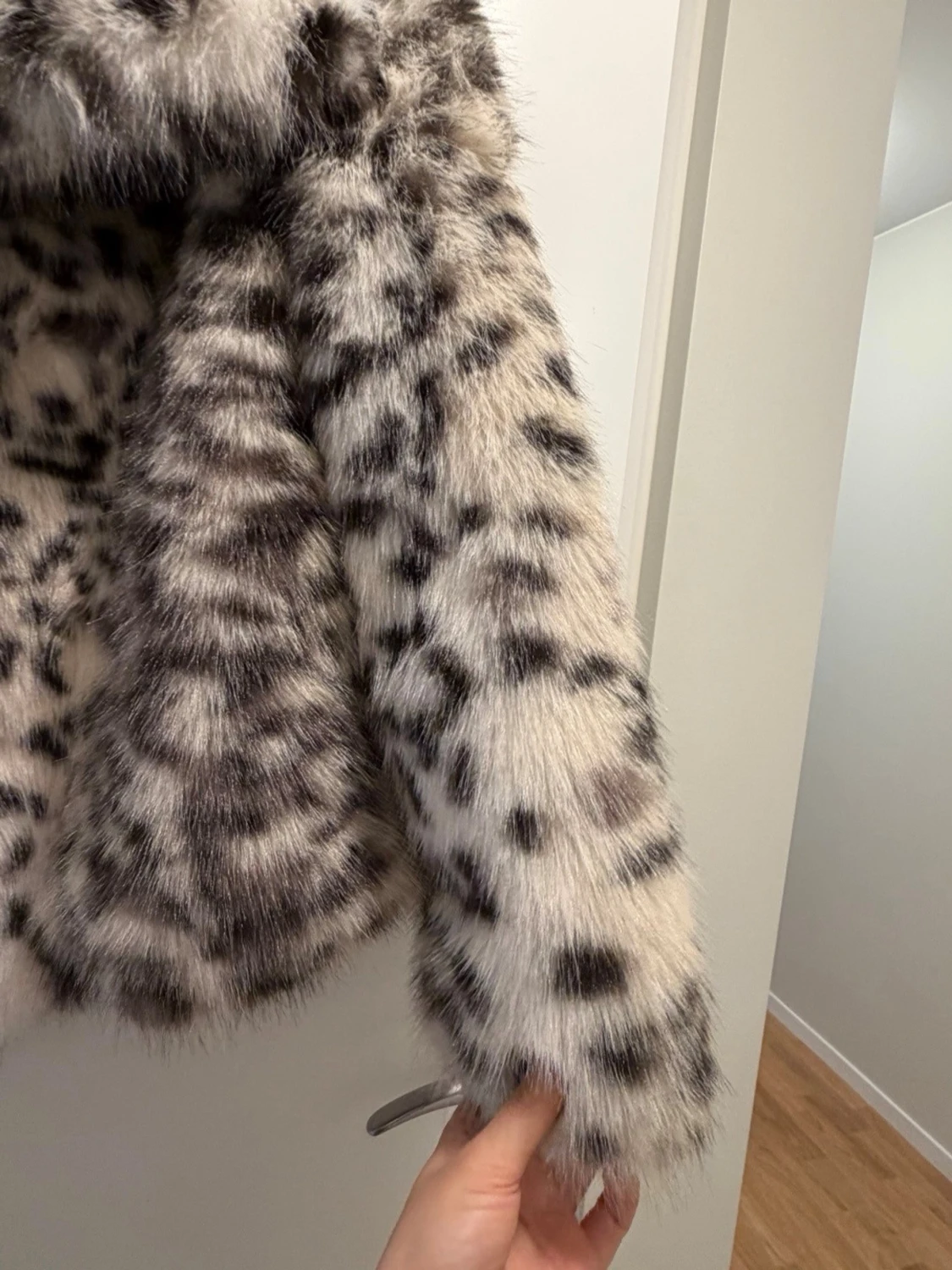 Leopardmönstrad pälsjacka från Zara - 4