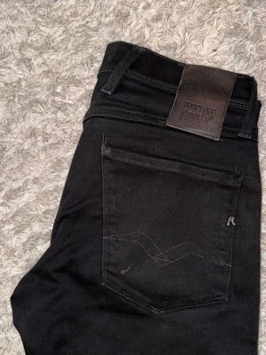 Replay Hyperflex jeans - | Skick: 10/10 | Färg: Svart | Vad inkluderas: Enbart jeansen | Retail pris: 1299kr |