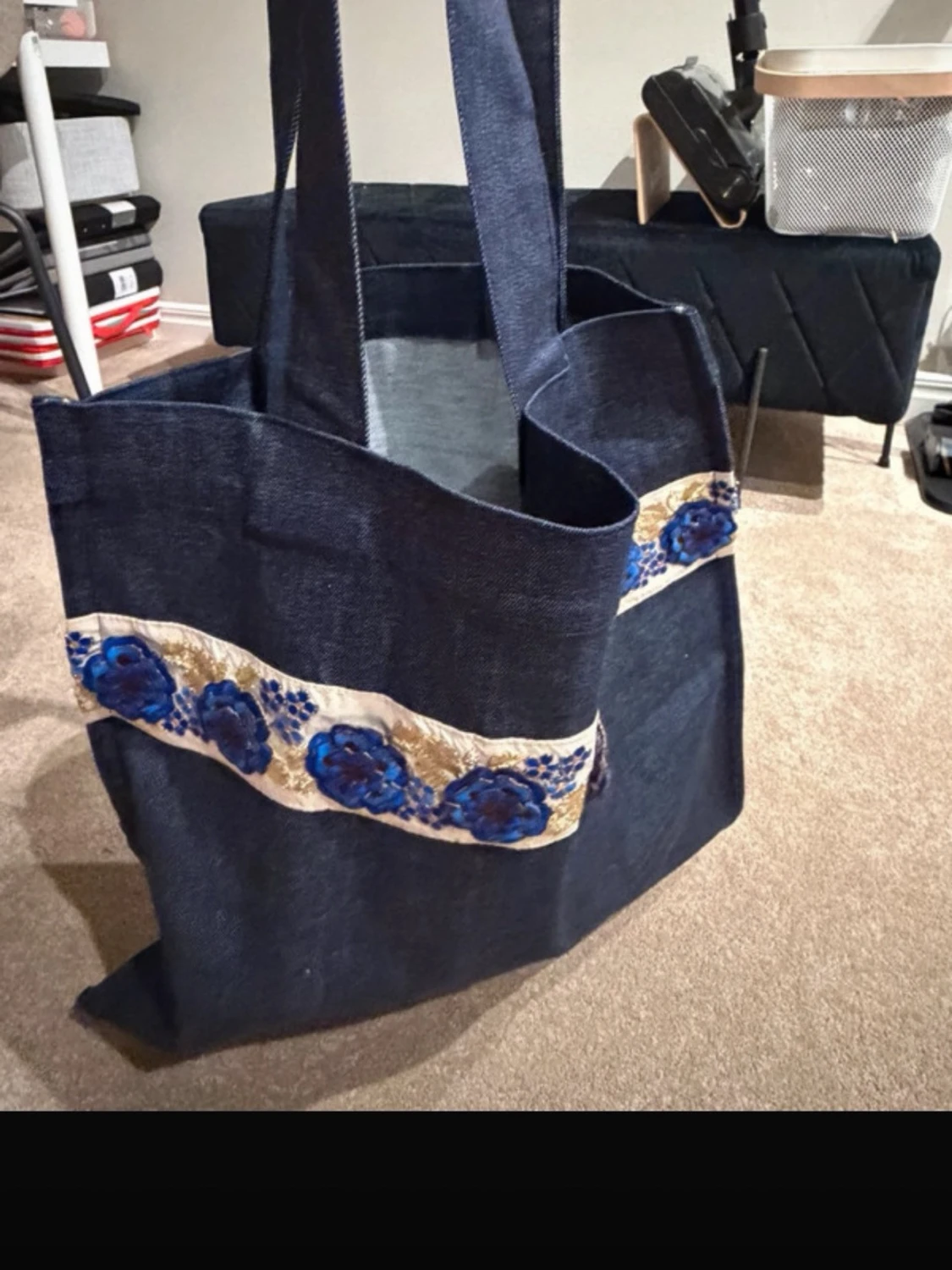 Blå shoppingväska med blommigt band - 5