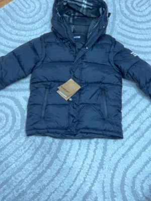 Burberry jacka - Helt ny storlek M