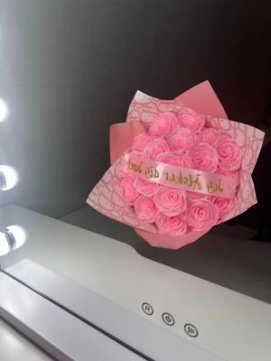 Rosa evighetsrosor - Jag säljer handgjorda evighetsrosor. Buketten på bilderna är en bukett som jag gjorde till en kund och är mer som en exempelsbild på hur en av mina buketter kan se ut. Jag kan även göra buketter i andra färger och storlekar så skriv vid frågor! 