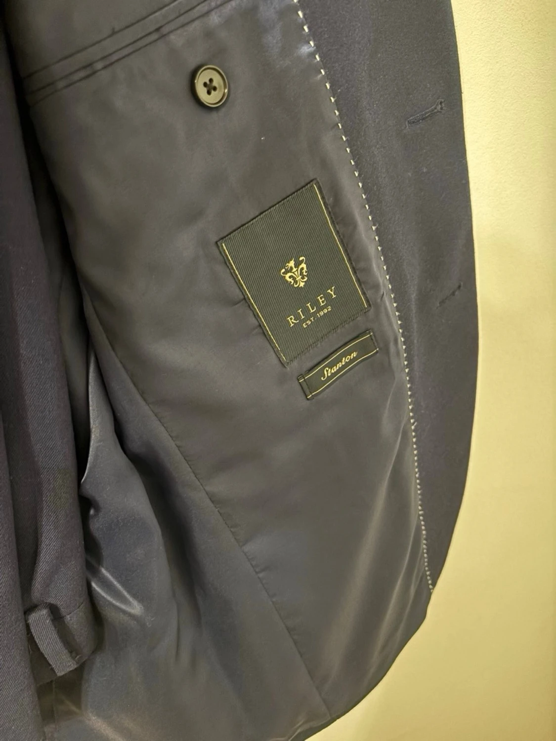 Mörkblå kostym från Riley Brothers - 2