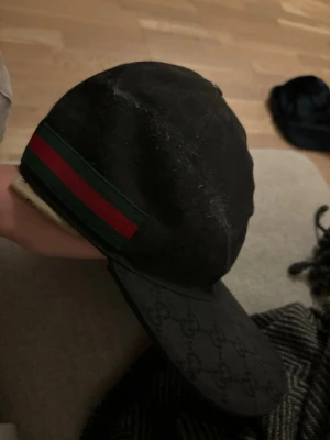 Gucci keps - Svart Gucci keps. Köpt 2 år sen, bra skick