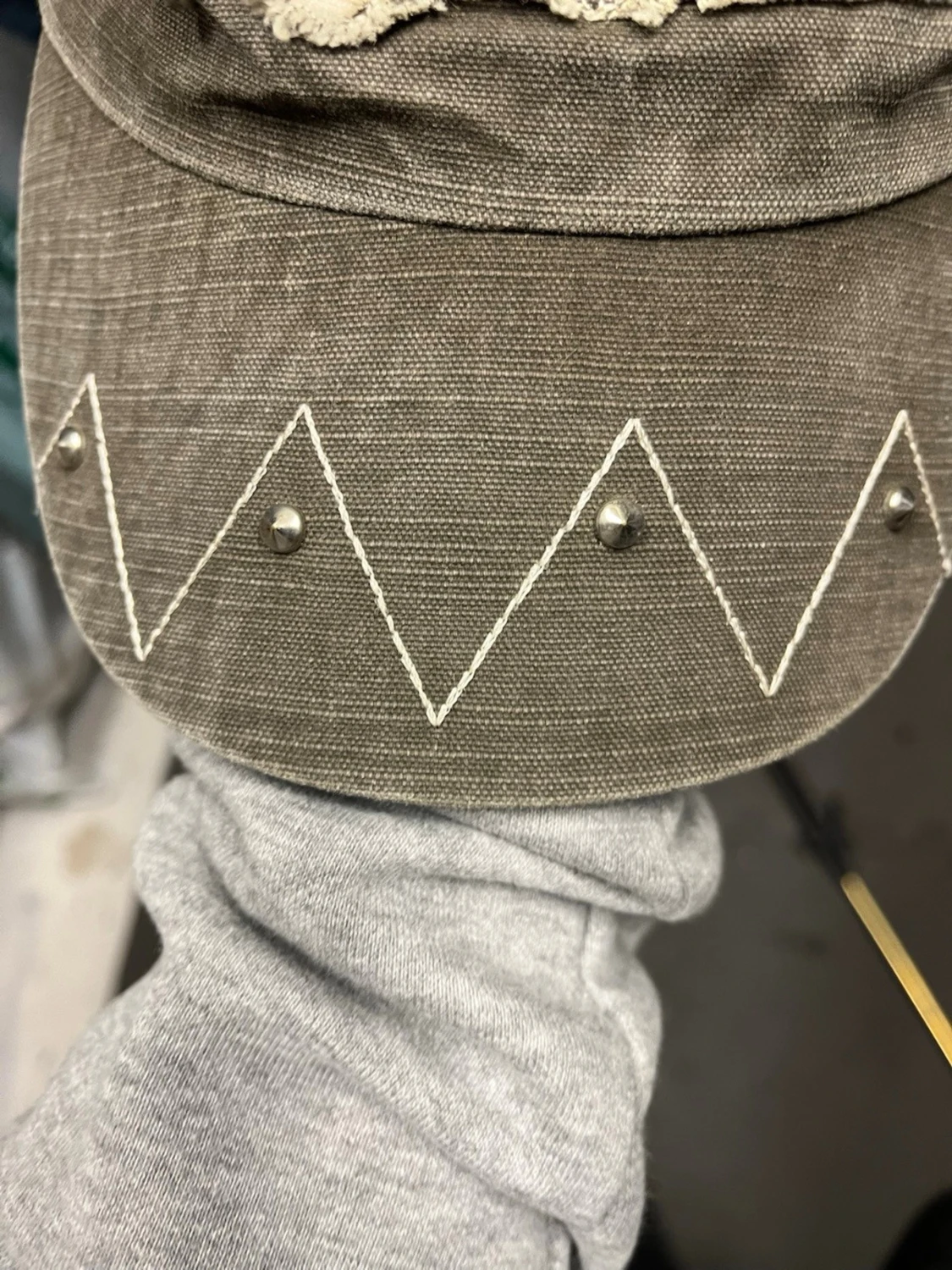 Grå keps med 'Tequila'-brodyr - 2