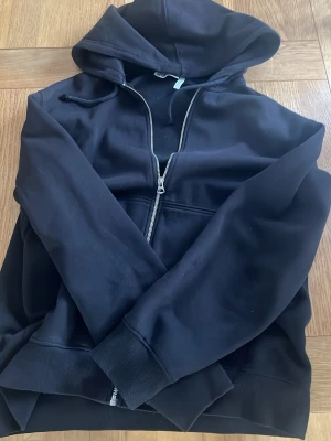 Weekday Zip Hoodie  - Weekday zip hoodie storlek L