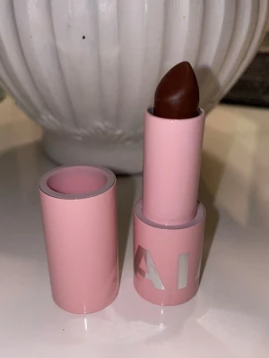 Caia lip balm - Caia lip balm, ger en diskret fin nyans på läpparna. Luktar så gott 🩷