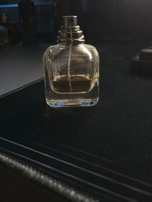 Stronger with you - Detta är original parfymen. Finns tyvvär ingen kork till. Ca 15/30ml kvar. Säljs pågrund av att jag säljer av prylar som inte används längre. Skriv vid frågor 🙃