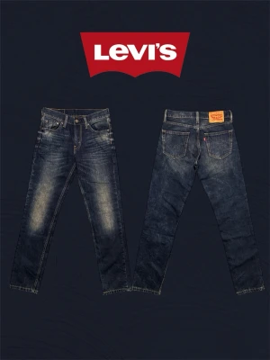 Levi's 511 - Tja säljer ett par riktigt snygga Levis 511, med riktigt sköna fades och stygn!!!  ||| Midja: ca 36cm, Innerben: 77cm  Hör av dig vid frågor💫
