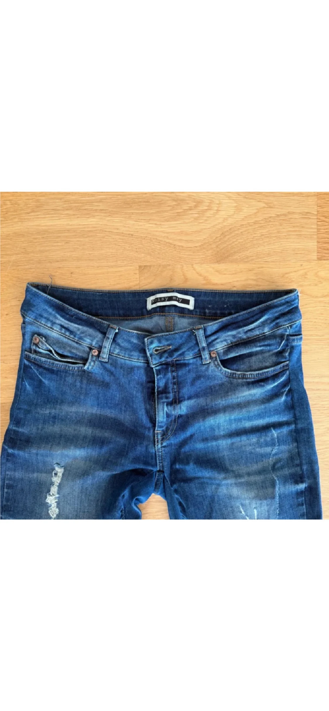 Blå bootcut jeans från Noisy May - 2