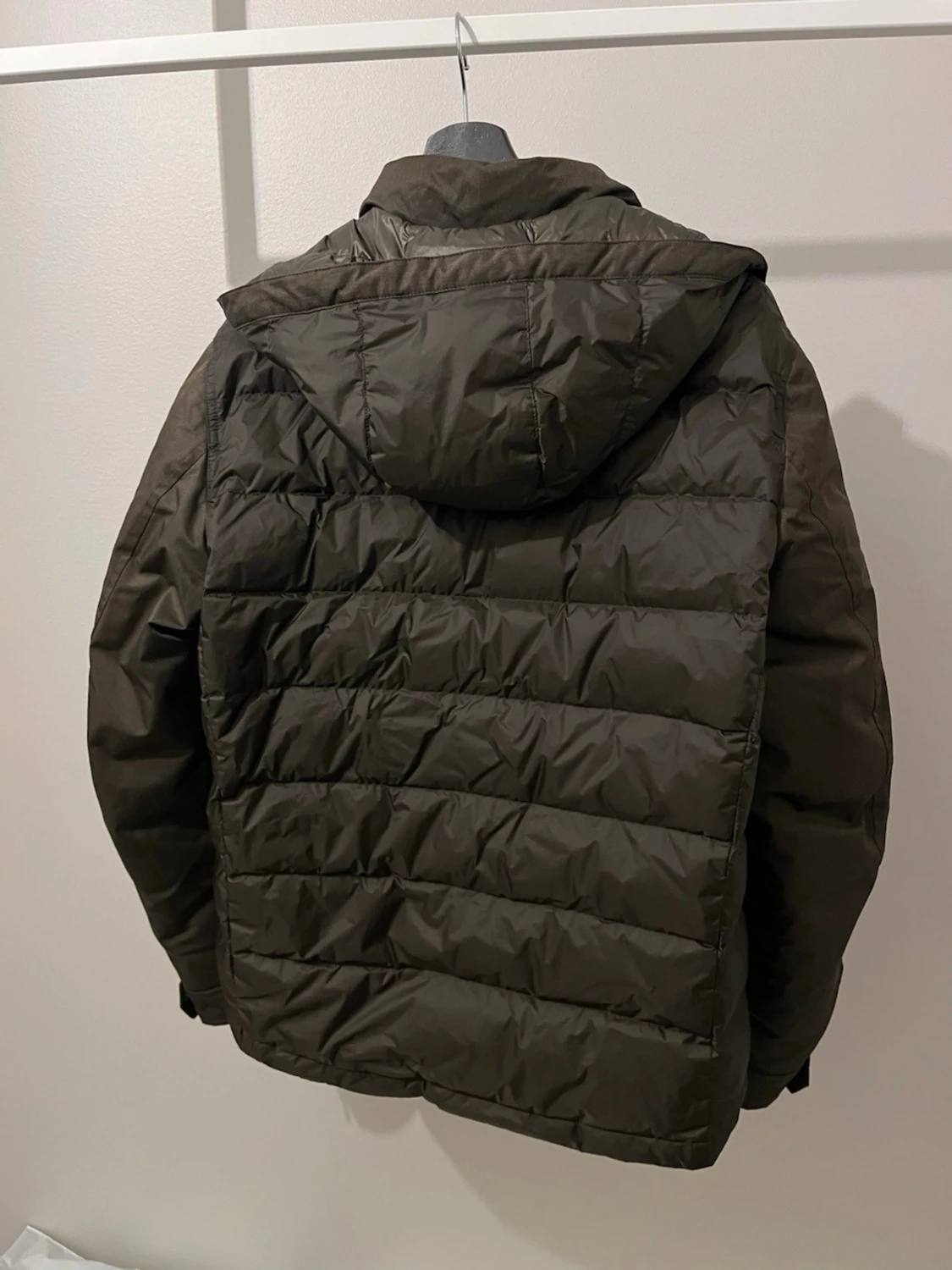 Olivgrön dunjacka från Massimo Dutti - 1