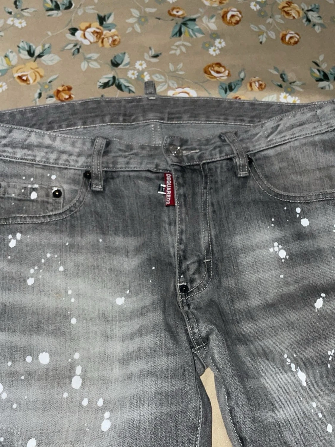 Grå Dsquared2 jeans med färgstänk - 1