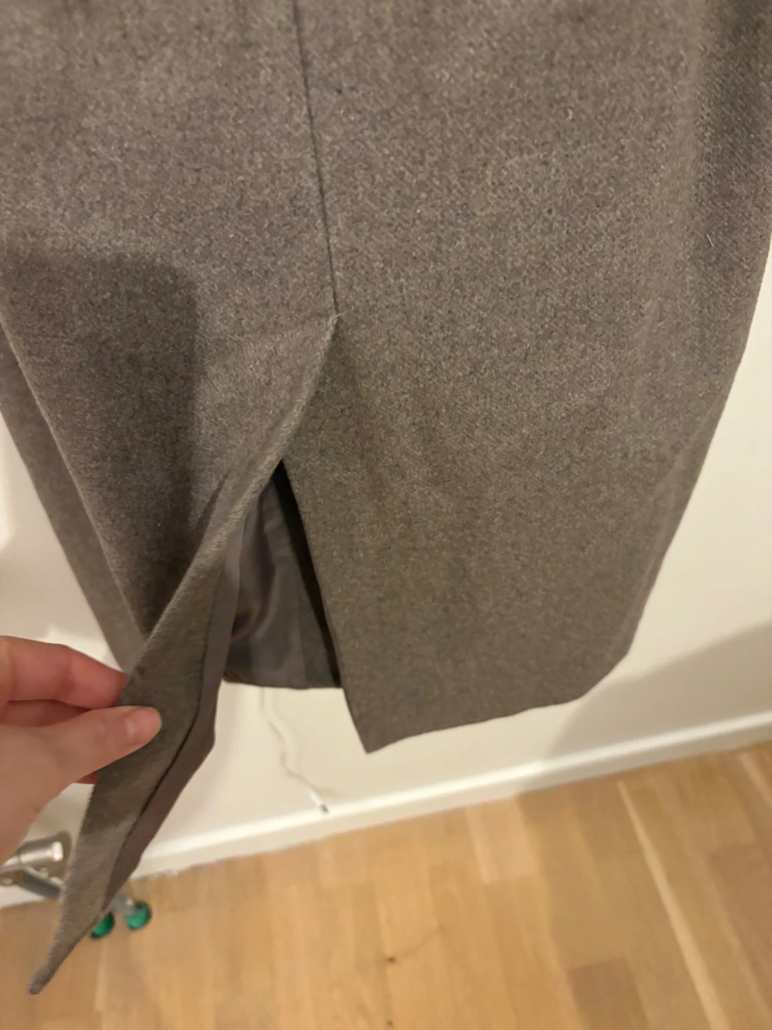 Beige kappa med bälte från Bik Bok - 3