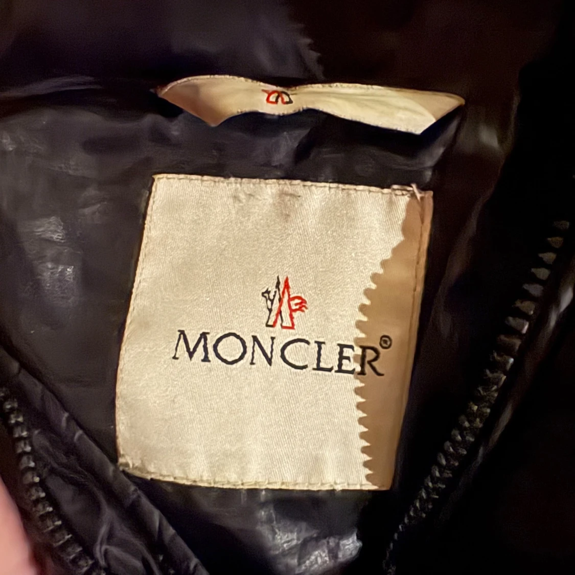 Svart dunväst från Moncler med huva - 5