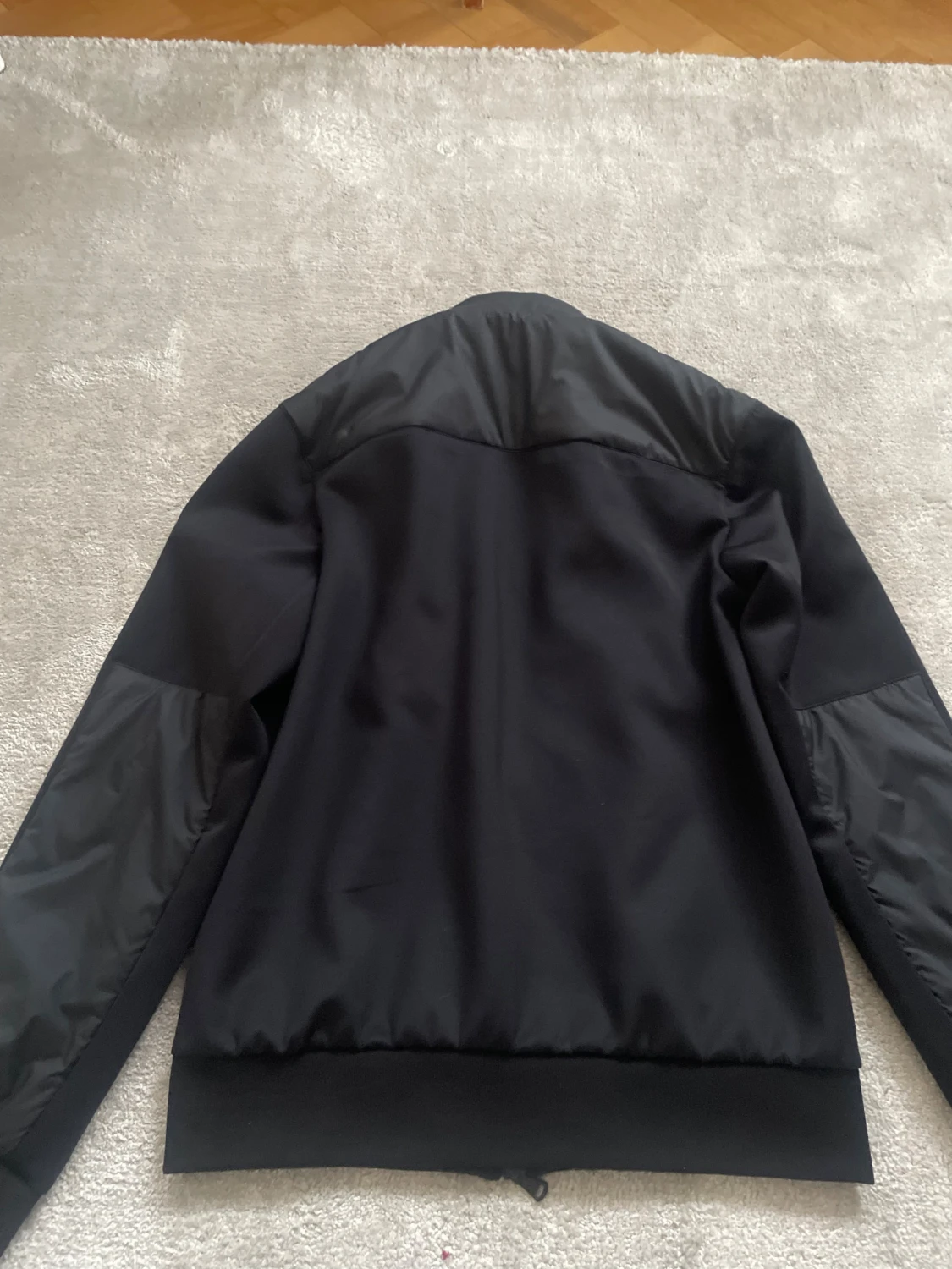 Svart cardigan från J.Lindeberg - 1