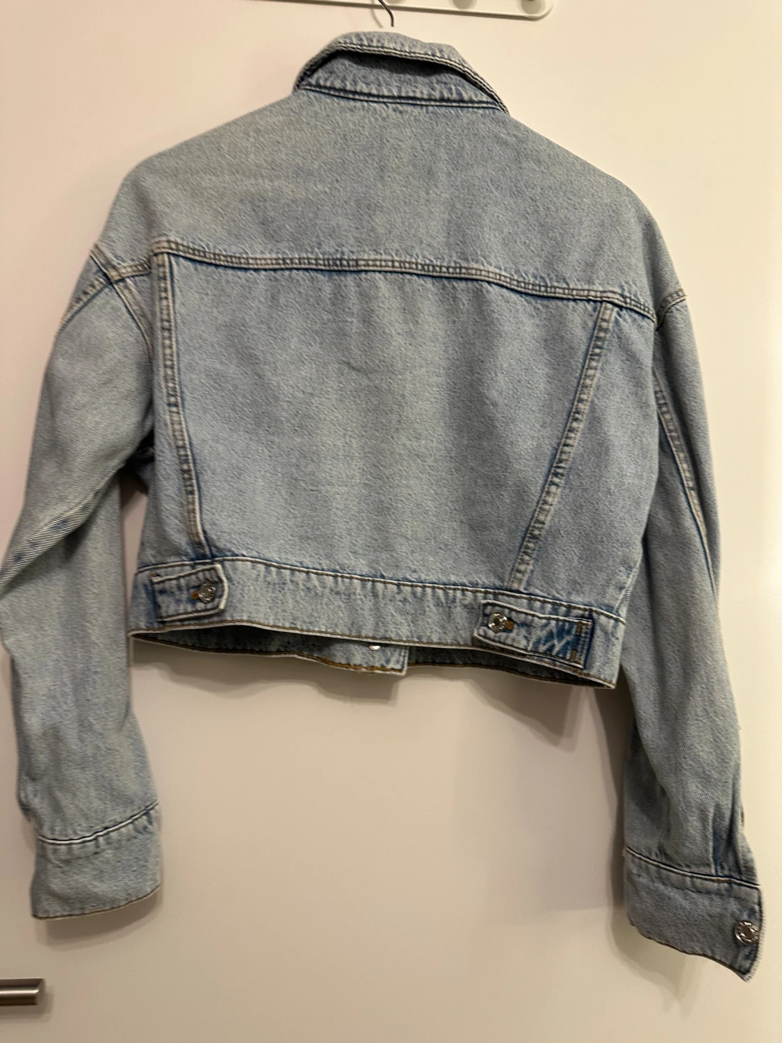 Ljusblå croppad jeansjacka från mango stl m  - 4