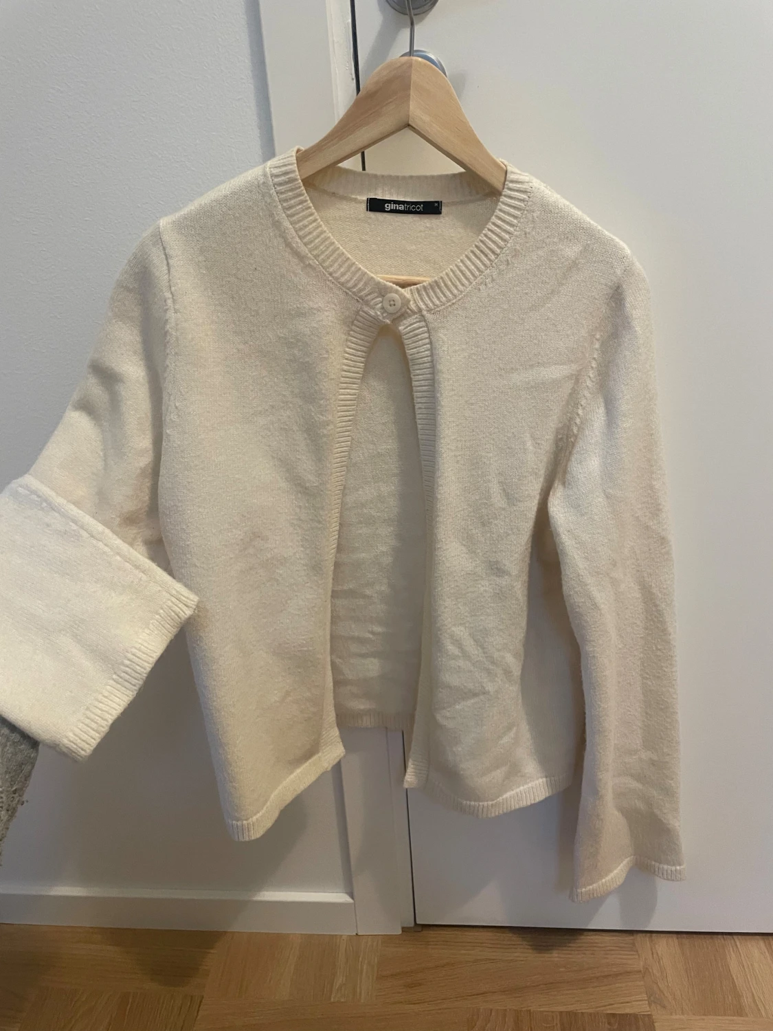 Beige kofta från Gina Tricot - 1
