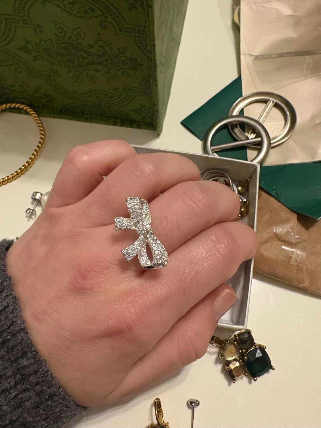 Glittrig rosett-ring i silver - 1