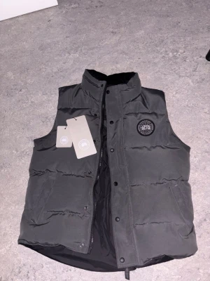 Canda Goose väst - Grå canada goose väst som inte använda längre säljs