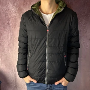 Colmar jacka  - Mycket fint skick | Size 50 = M (modellen är 187cm 73kg) | fraktar spårbart inom 24 timmar | för att köpa klicka ”köp nu” | vid frågor eller funderingar skriv en meddelande | följare får bättre rabatter🙌