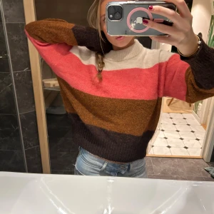 Randig stickad tröja - Superfin och unik stickad tröja!!!💕💕💕pris kan diskuteras!!