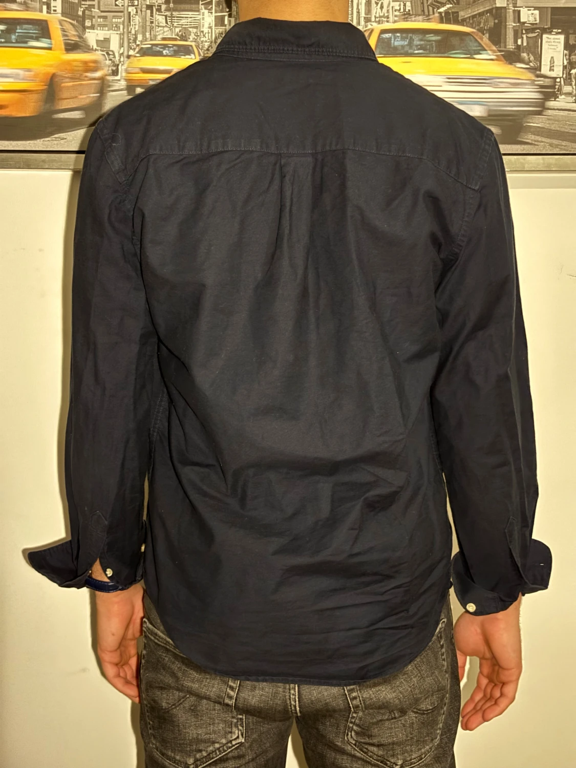 Mörkblå skjorta med knappar - 2