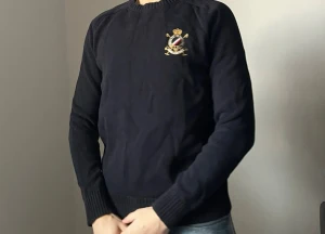 Morris tröja XS - Fin mörkblå tröja från Morris, köpt på NK för ett tag sedan. Storlek XS. Använd men bra skick.