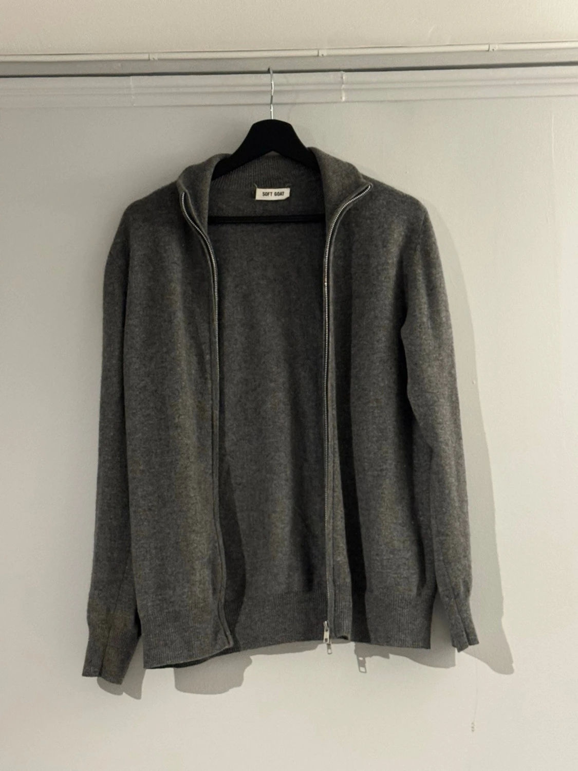 Grå Kashmir cardigan från Soft Goat