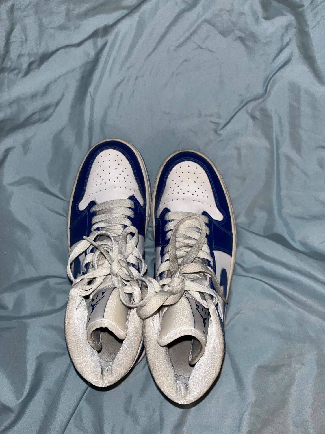 Air Jordans mid Kentucky Blue sneakers vit  - 1