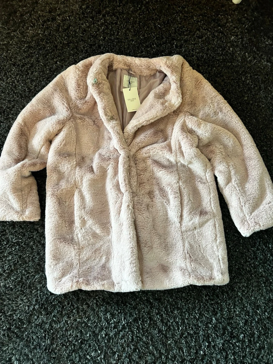 Ljusrosa pälsjacka från Cellbes