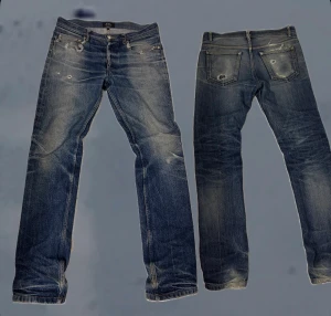  A.P.C. Jeans selvedge  - Snygga jeans från apc, selvedge i storlek 28. Som har  några hål i fickorna men går att fixa såklart . Hör av er för mått eller fler bilder.