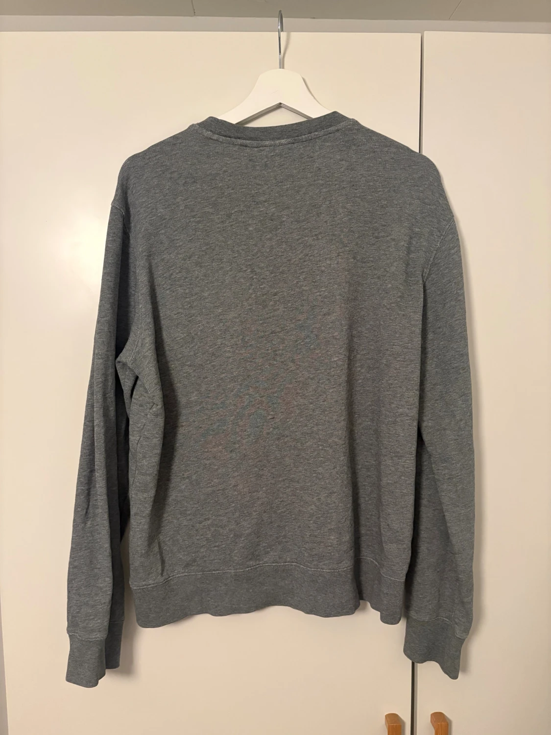 Grå sweatshirt från J.Lindeberg - 1