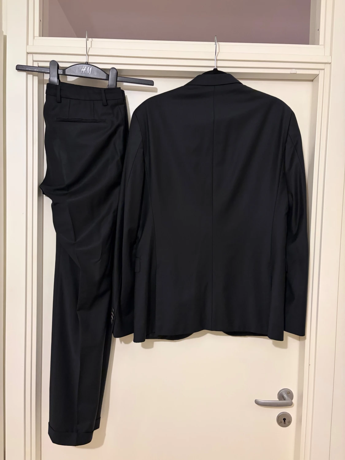 Svart kostym från Hugo Boss - 1