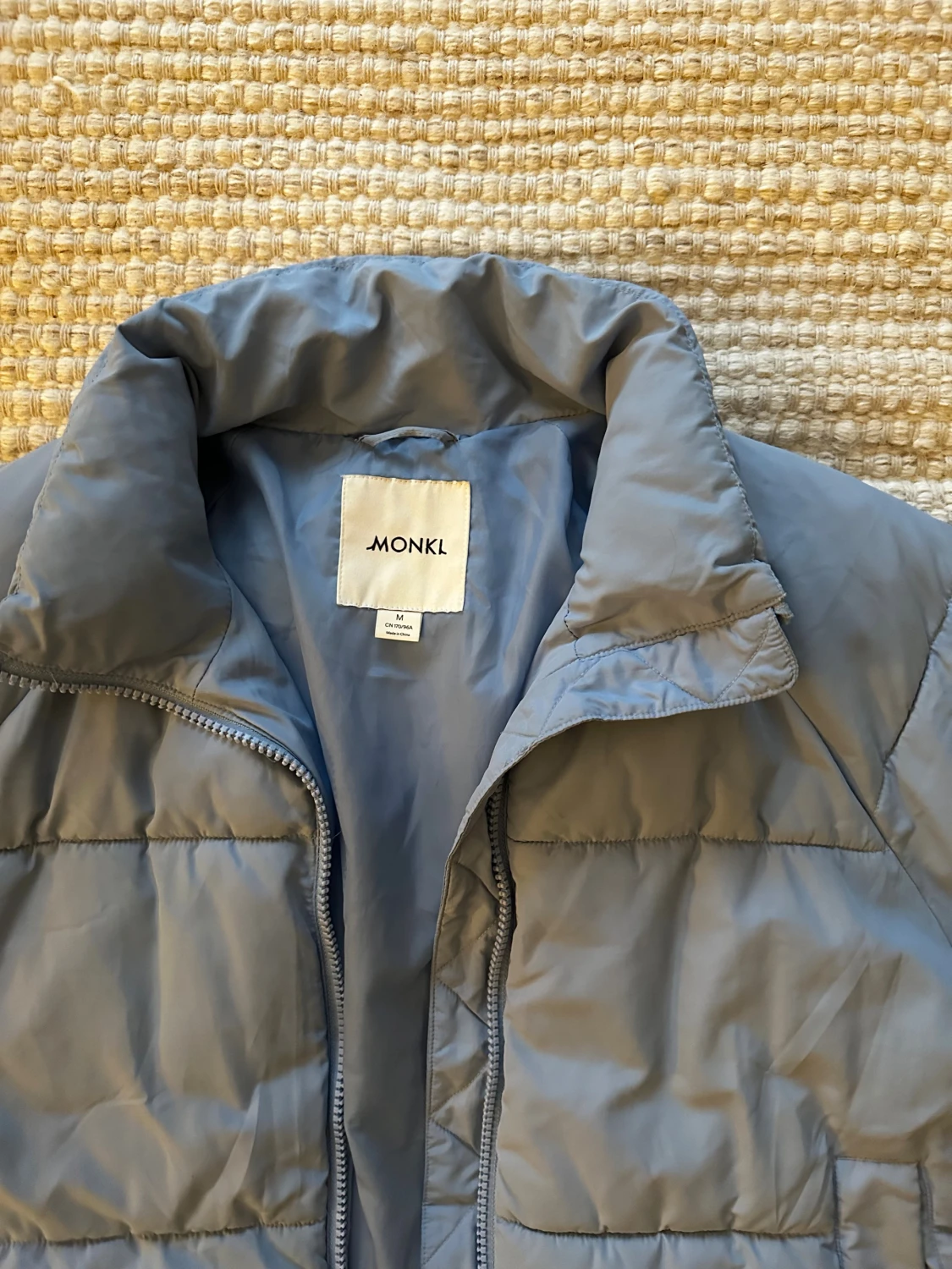 Ljusblå pufferjacka från Monki - 2