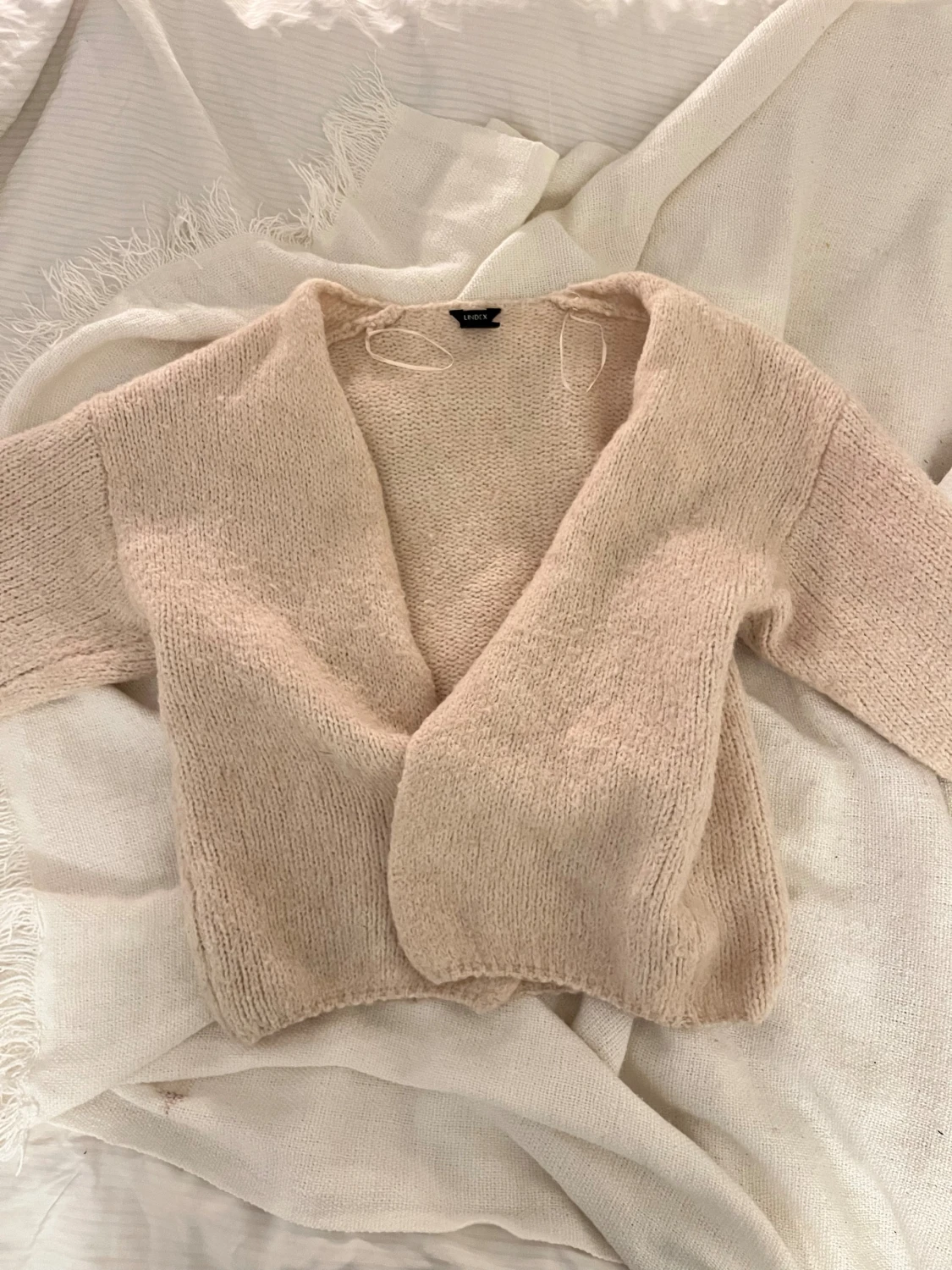 Beige stickad kofta från Lindex - 1