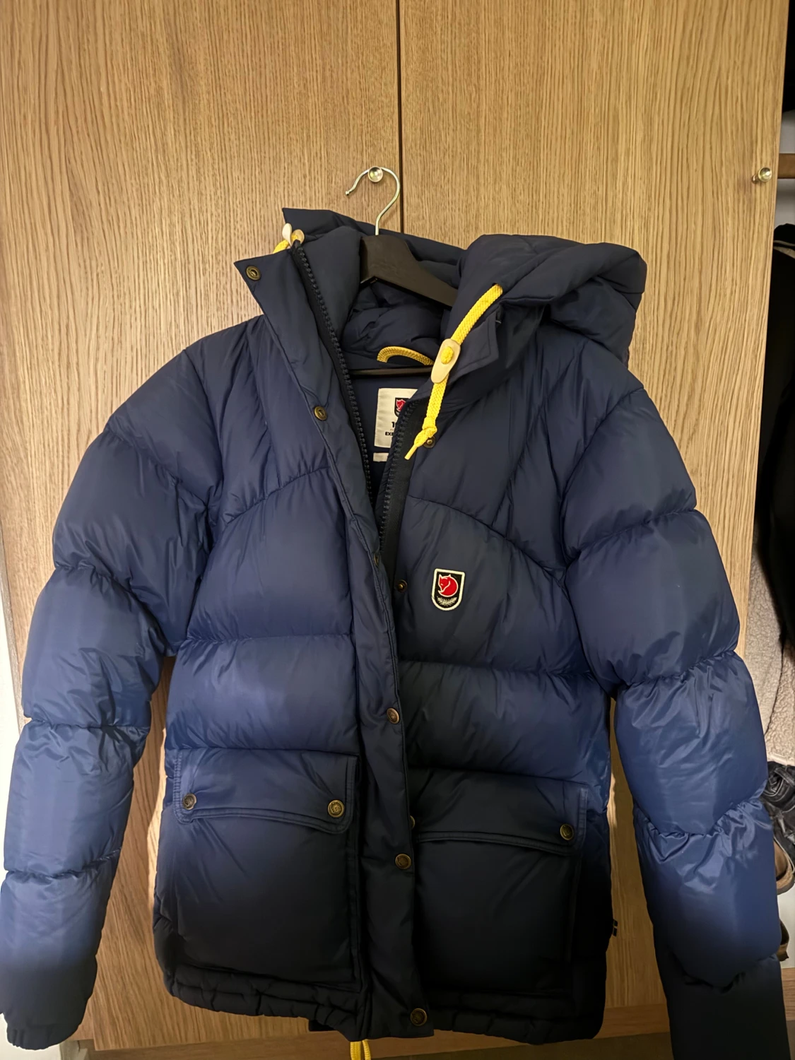 Mörkblå dunjacka från Fjällräven BYTES - 1