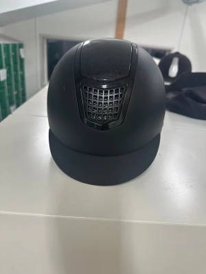 Ridhjälm från hööks - Superfin knappt använd utan några repor! Perfekt för ridning och super skick för super pris🐴