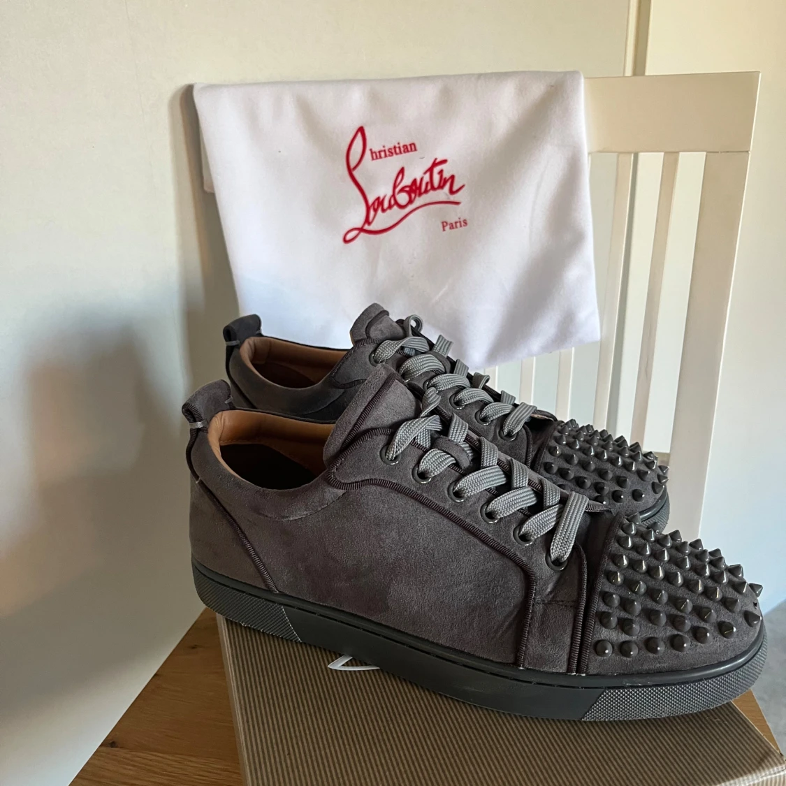 Christian Louboutin grå sneakers