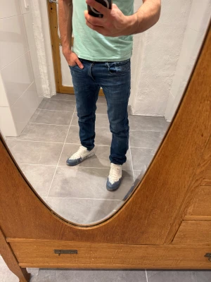 Replay jeans  - Ett par snygga byxor från Replay i storlek W29 L32 i modellen Anbbas 