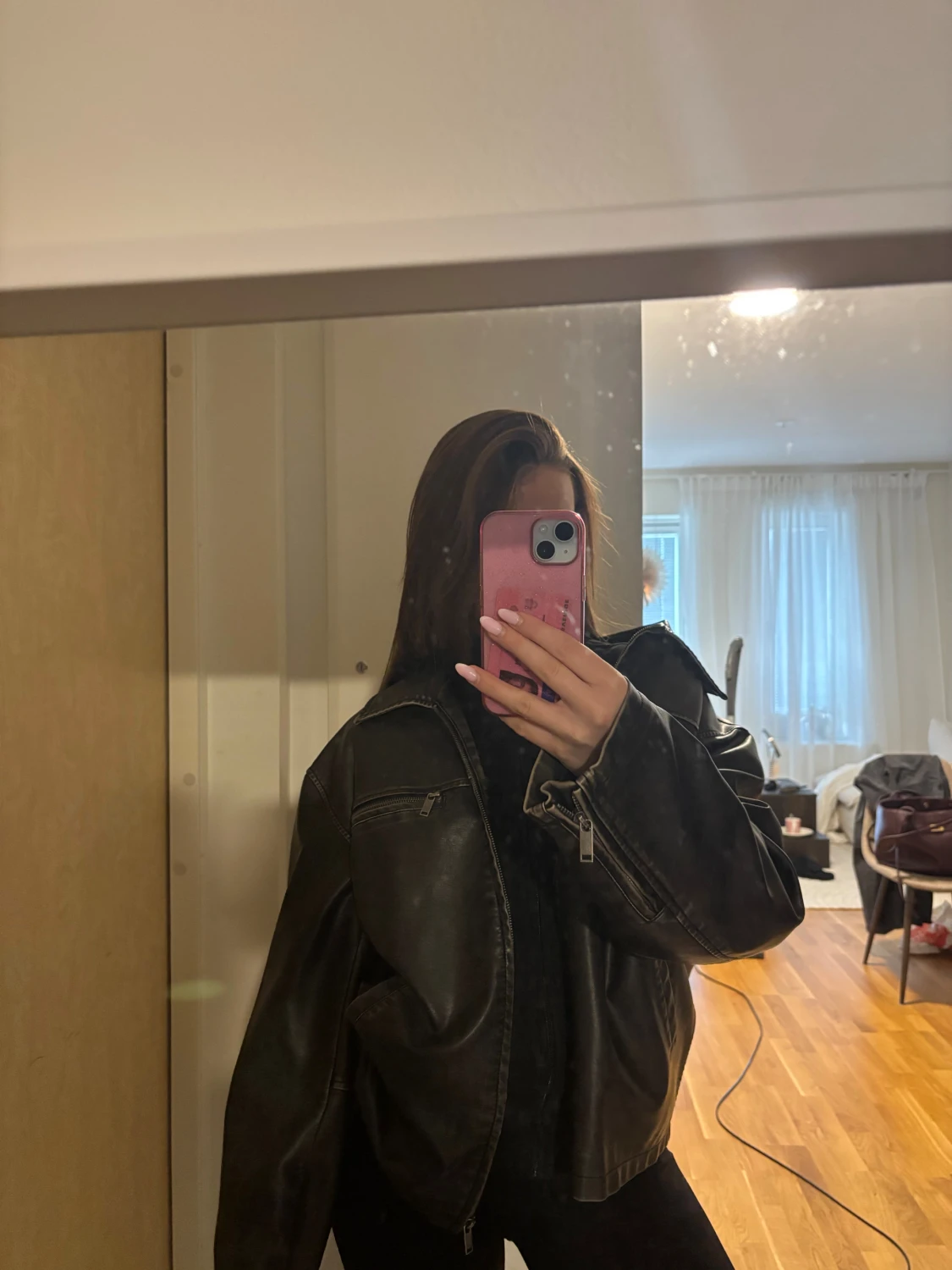 Oversized svart/brun skinnjacka Gina Tricot - 4